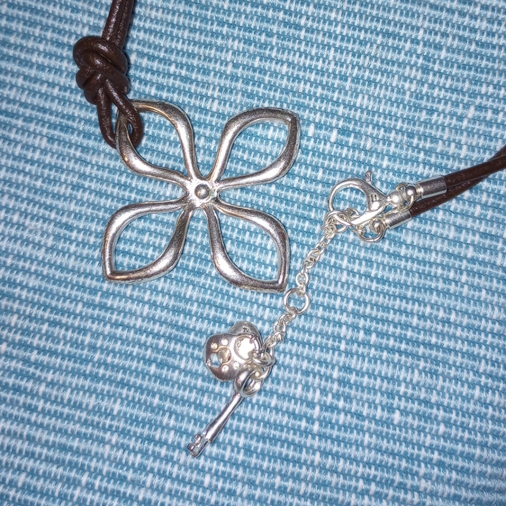 Fossil 18" corded Silver Plated Floral Pendant